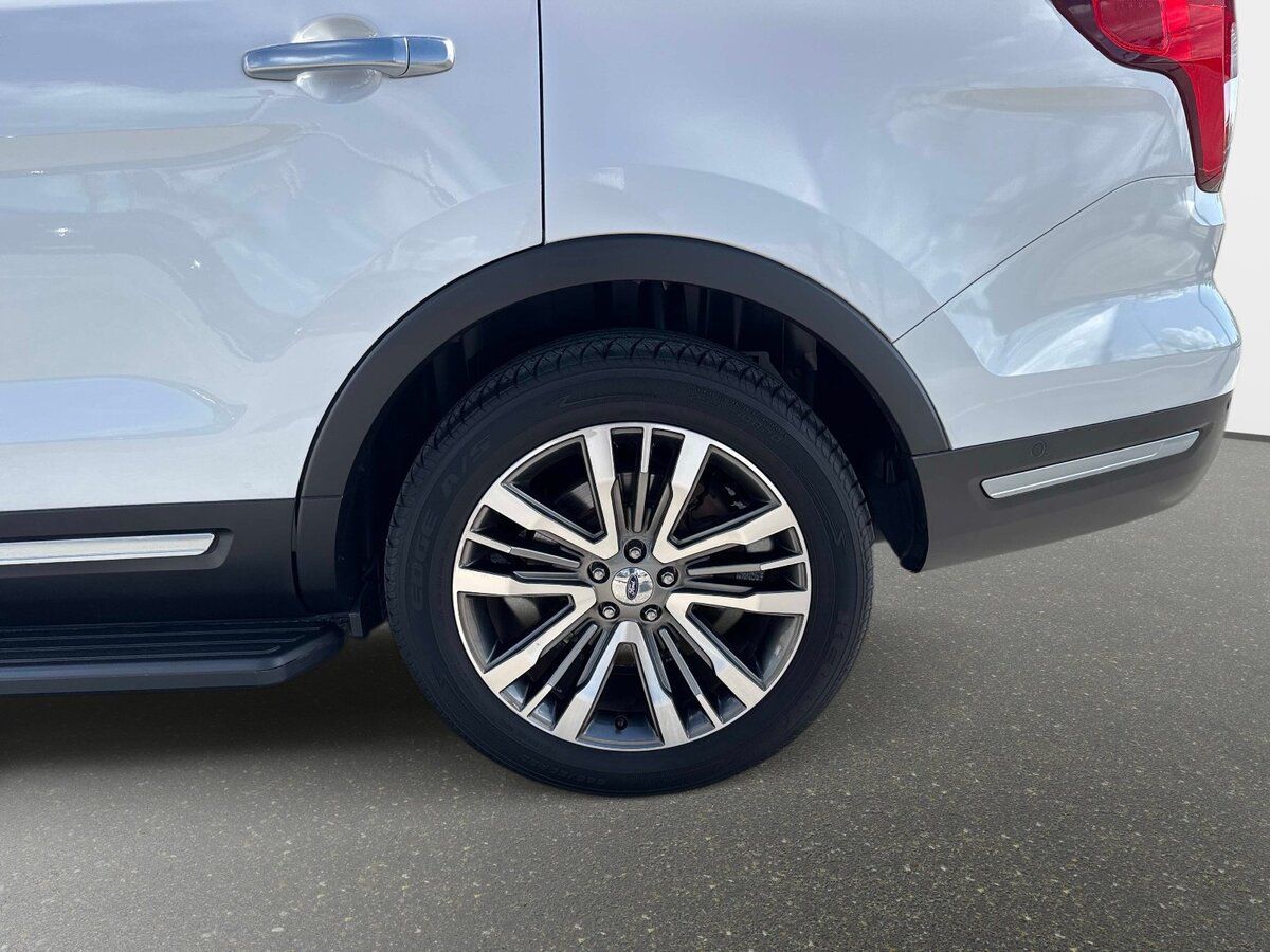 Used 2019 Ford Explorer Platinum AWD/4WD image 10