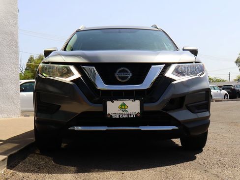 Used 2018 Nissan Rogue SV AWD/4WD image 17