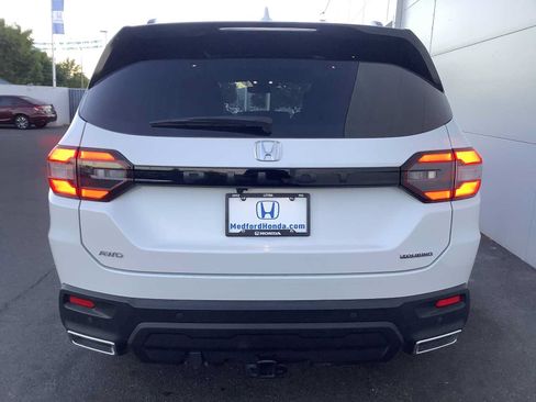 Used 2025 Honda Pilot Touring image 5