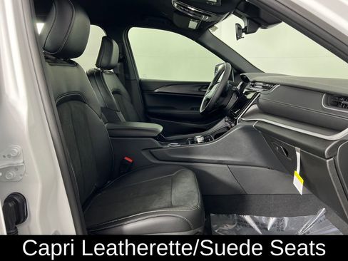 New 2025 Jeep Grand Cherokee Altitude AWD/4WD image 14