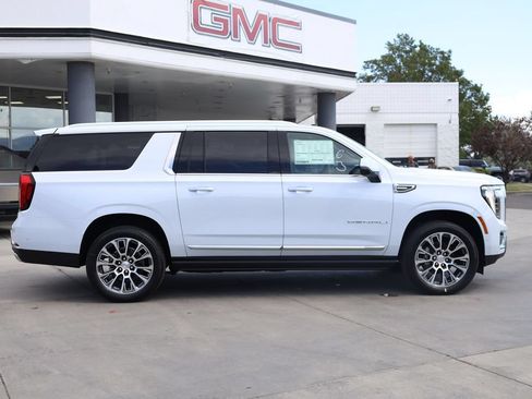 New 2026 GMC Yukon XL Denali w/ Denali Reserve Package AWD/4WD image 7