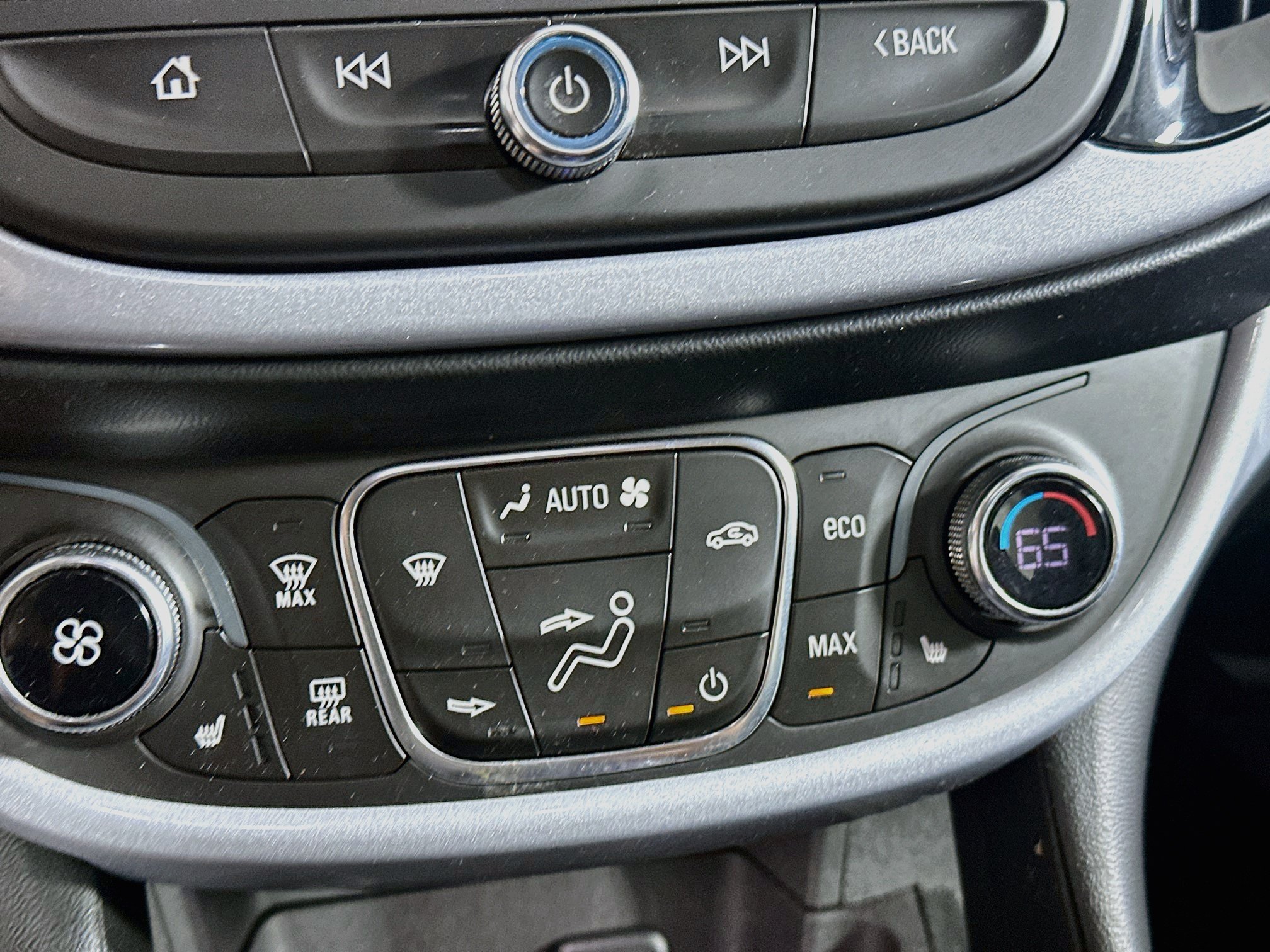 Used 2017 Chevrolet Volt LT w/ Comfort Package FWD image 23