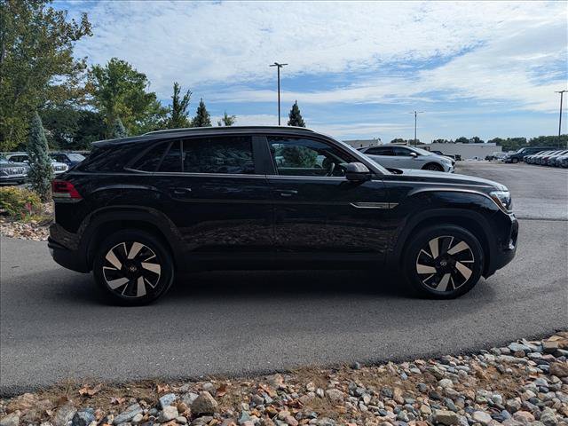 Used 2024 Volkswagen Atlas Cross Sport SE AWD/4WD image 6