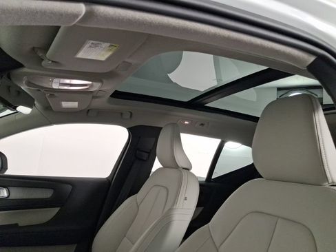 Certified 2026 Volvo XC40 B5 Plus AWD/4WD image 24