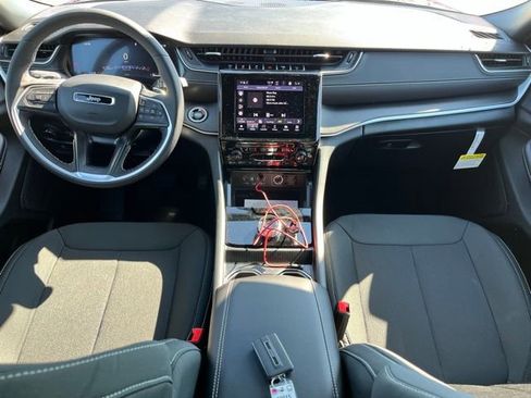 New 2025 Jeep Grand Cherokee L Laredo w/ Luxury Tech Group I image 9