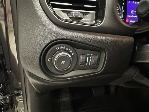 Used 2019 Jeep Renegade Altitude w/ Quick Order Package 2XM AWD/4WD image 28