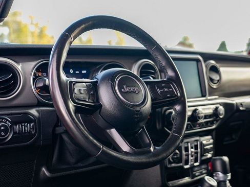 Used 2021 Jeep Gladiator Willys image 14