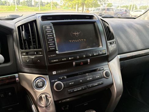 Used 2009 Toyota Land Cruiser w/ Upgrade Pkg AWD/4WD image 14