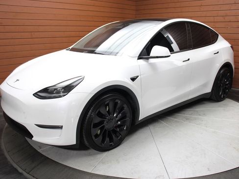 Used 2022 Tesla Model Y Performance image 5
