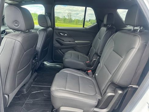 Used 2023 Chevrolet Traverse LT w/ LT Premium Package AWD/4WD image 16