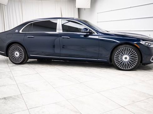 Used 2025 Mercedes-Benz Maybach S 580 4MATIC image 2