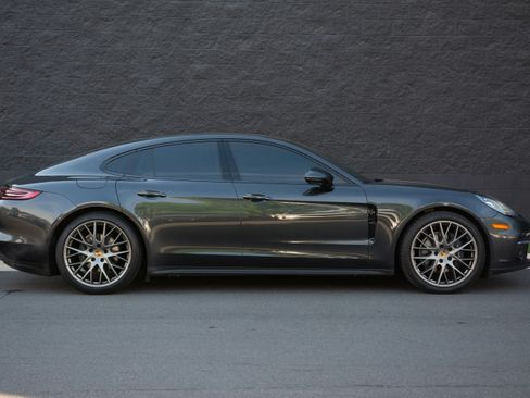 Certified 2017 Porsche Panamera image 7