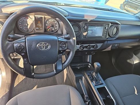 Used 2018 Toyota Tacoma SR image 41
