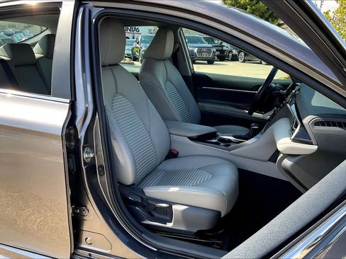 Used 2020 Toyota Camry SE image 7
