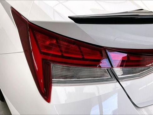 Used 2025 Hyundai Elantra SEL image 16