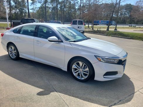 Used 2018 Honda Accord LX image 9