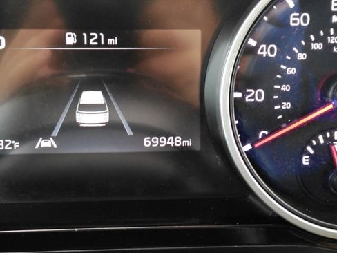 Used 2024 Kia Carnival EX FWD image 46