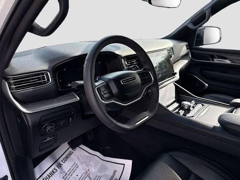 Used 2024 Jeep Wagoneer L Series III w/ Flexible Seating Group image 10