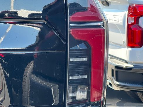 Used 2025 Chevrolet Suburban Z71 AWD/4WD image 49