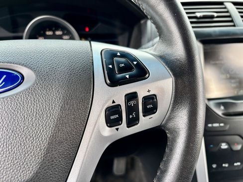 Used 2015 Ford Explorer XLT image 24