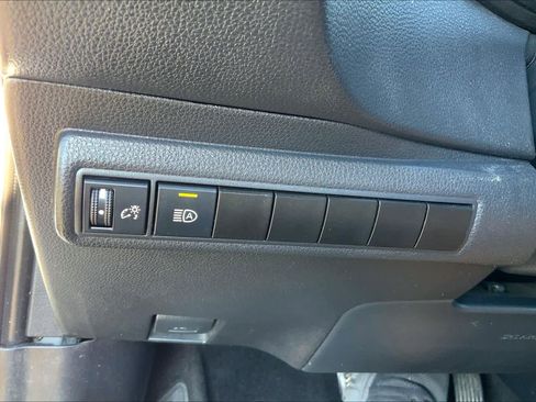 Used 2022 Toyota Corolla LE FWD image 33