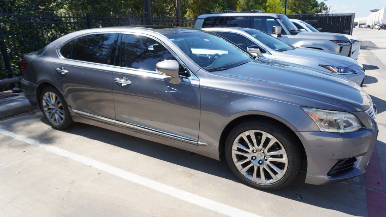 Used 2013 Lexus LS 460 L w/ All-Weather Pkg RWD image 4