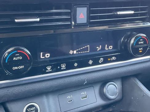 Used 2022 Nissan Rogue SV image 22