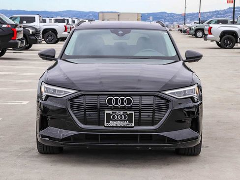 Used 2023 Audi e-tron Premium w/ Convenience Plus Package image 2