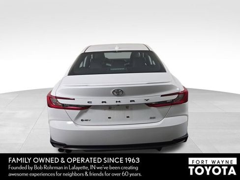Used 2025 Toyota Camry SE image 8