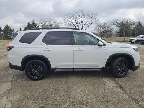 New 2025 Honda Pilot Touring image 19