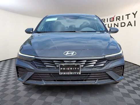New 2026 Hyundai Elantra SE FWD image 2