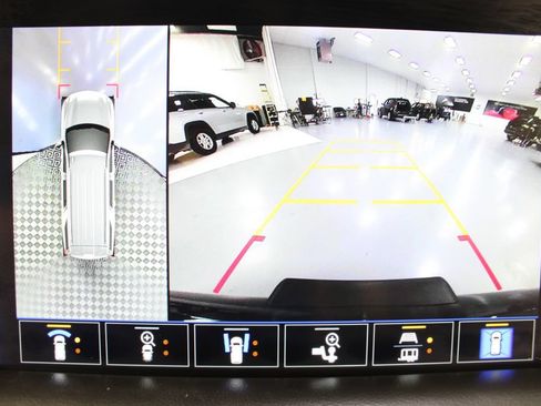 Used 2022 Chevrolet Tahoe LT w/ Luxury Package AWD/4WD image 4
