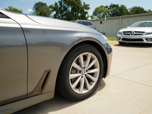 Used 2019 BMW 750i w/ Executive Package RWD image 19