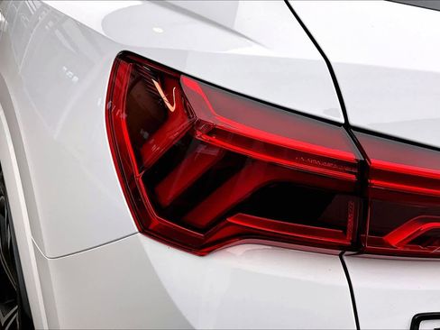 Used 2024 Audi Q3 2.0T Premium Plus w/ Premium Plus Package image 28