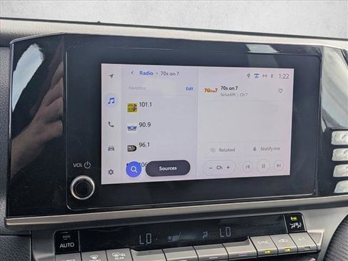 Used 2025 Toyota Camry SE w/ Convenience Package image 12