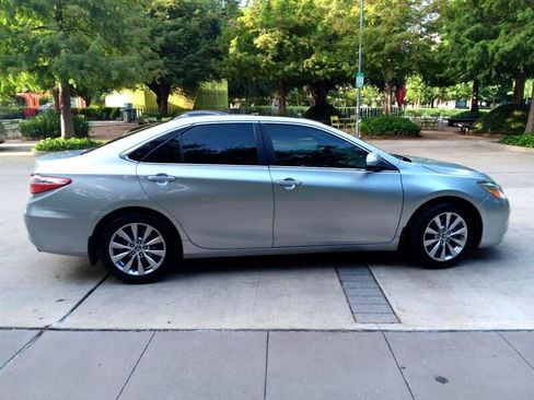 Used 2015 Toyota Camry XLE image 6