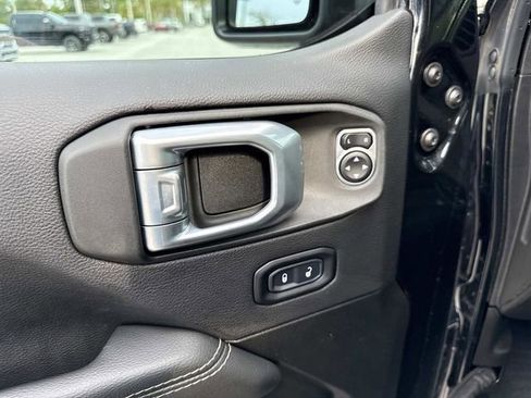 Used 2022 Jeep Wrangler Unlimited Sahara AWD/4WD image 18