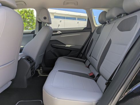 Certified 2023 Volkswagen Taos SE w/ Black Wheel Package FWD image 14