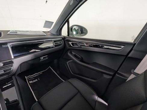 New 2026 Porsche Macan image 23
