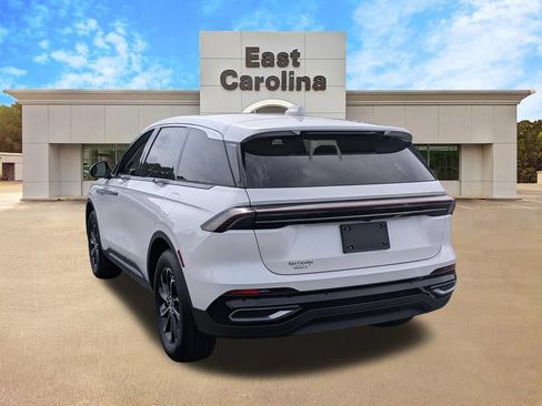 Used 2025 Lincoln Nautilus Premier AWD/4WD image 5
