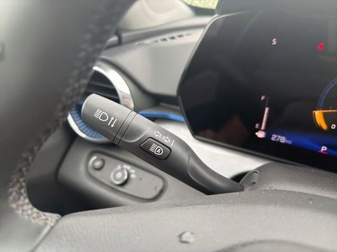 Used 2024 Chevrolet Trax LT w/ LT Convenience Package image 41