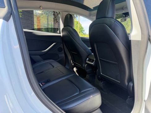 Used 2022 Tesla Model Y Performance image 34