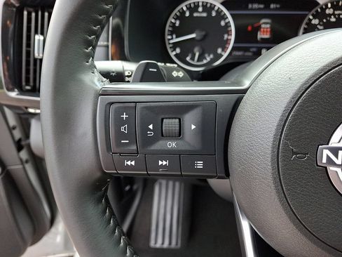 Used 2024 Nissan Pathfinder SV AWD/4WD image 22