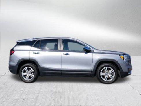 Used 2024 GMC Terrain SLE image 2