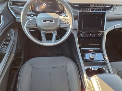 New 2025 Jeep Grand Cherokee Laredo image 4