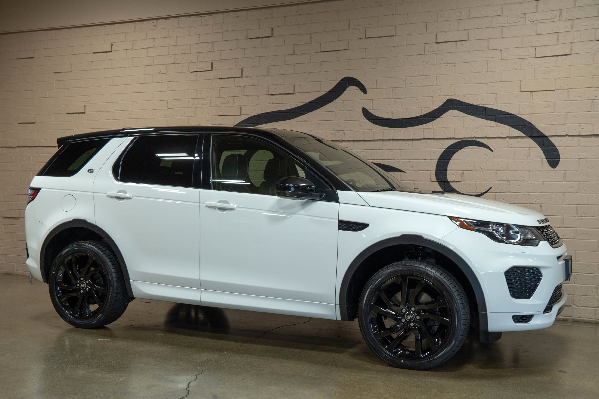 Used 2019 Land Rover Discovery Sport HSE Luxury AWD/4WD image 2