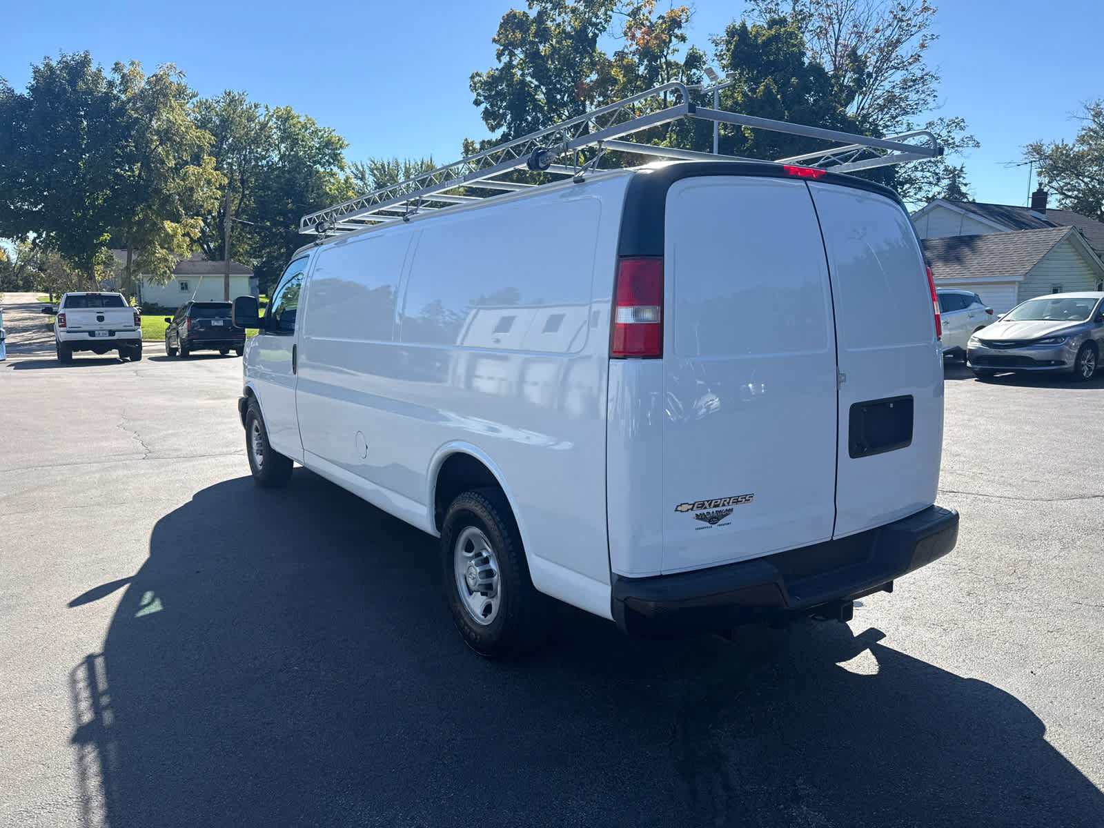 Used 2017 Chevrolet Express 3500 Extended RWD image 5