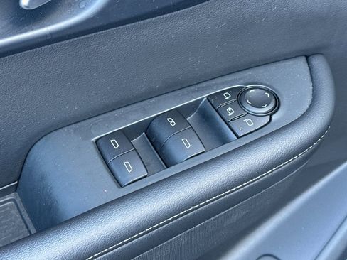 Used 2025 Buick Enclave Preferred FWD image 11