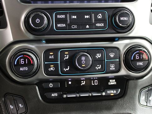 Used 2020 Chevrolet Suburban LT AWD/4WD image 18