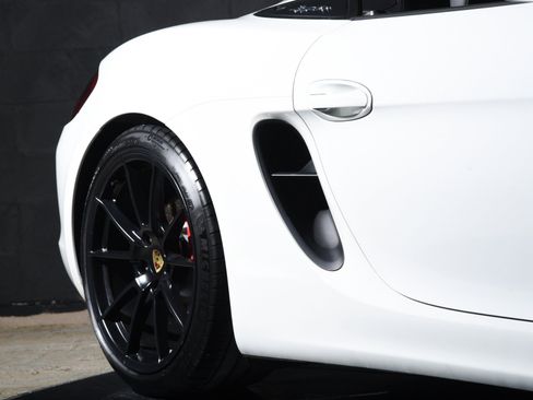Used 2016 Porsche Boxster Spyder RWD image 34